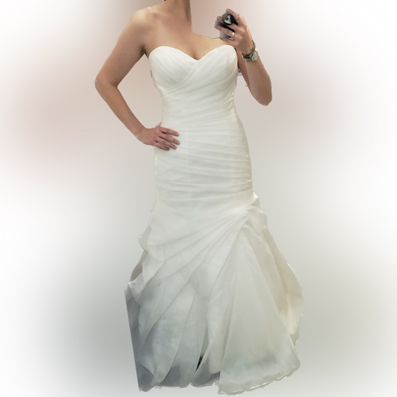 Essense of Australia Organza Wedding Gown - Picture 5 of 12